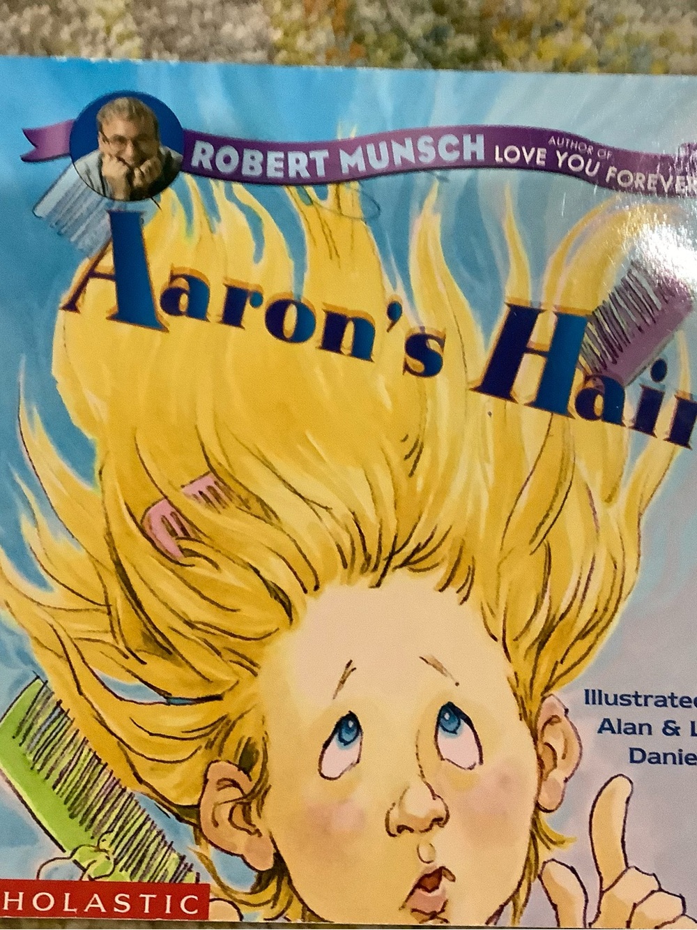 Scholastic Robert Munsch Picture Book Set - Yellow, Blue, Green, Red Covers - Picture 6 of 11